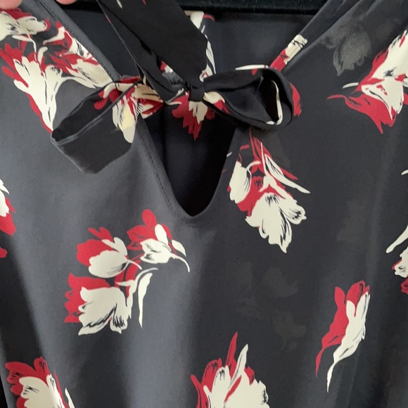 🛍 Beautiful Blouse! - Picture 4 of 9